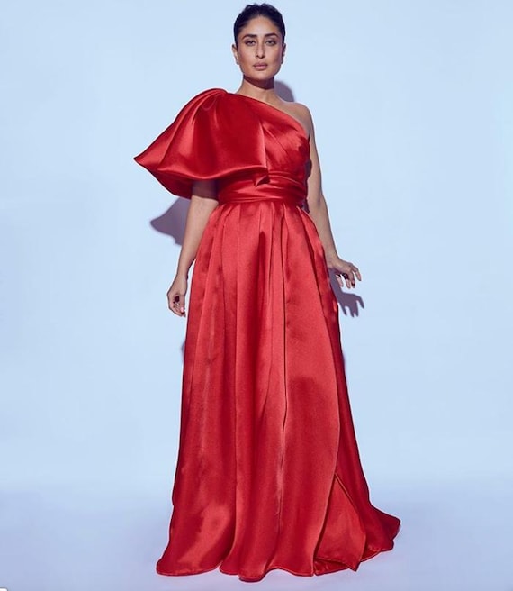 Kareena Kapoor Khan Red Colour Moss Satin Gown Kareena Kapoor Khan Red Colour Moss Satin Gown