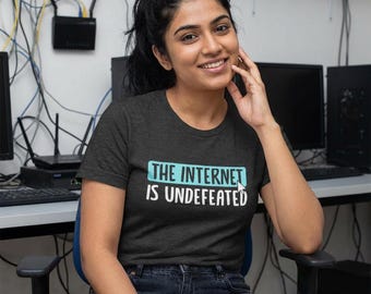 Lustiges Nerd Tee | Das Internet ist unbesiegt
