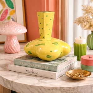 イネス・デ・ブーイ作 ヴィンテージスタジオ陶器花瓶、オランダ陶芸作品、黄色の彫刻的な室内装飾