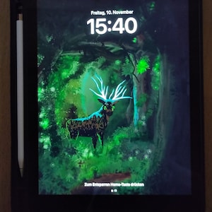 magische Waldkunst | „Waldwächter“ | Geschenk für Waldliebhaber | Digitaler Download | 4K-Hintergrundbild | Fantasie-Elch / Hirsch