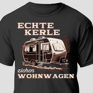 May include: A black t-shirt with a vintage illustration of a camper trailer and the text "Echte Kerle ziehen Wohnwagen".