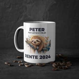 May include: White ceramic mug with a sloth illustration and the text "PETER MUSS GAR NICHTS MEHR! RENTE 2024".