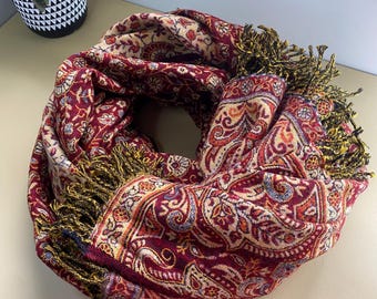 Hand-Loomed Yak Wool Blend Shawl: Himalayan Travel Wrap