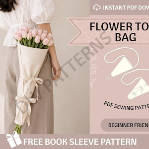 Op de afbeelding: Een digitaal naaipatroon voor een bloementas, met een beige stoffen kegel met twee striksluitingen die roze tulpen bevat. De afbeelding bevat de tekst FLOWER TOTE BAG, PDF SEWING PATTERNS, BEGINNER FRIENDLY en FREE BOOK SLEEVE PATTERN.