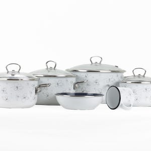 Pentole moderne in cucina pentole antiaderenti bianche