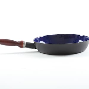 Cast Iron frying pan with wooden handle cooking saucepan grilling skillet