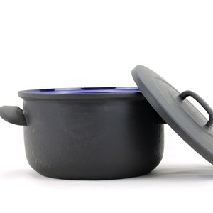 Cooking pot enameled inside and cast iron cookware pot with lid