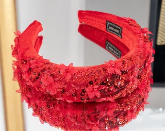 Parure de boucles d'oreilles fascinateurs et d'un bracelet en cristal Fascinant mini chapeau Boucles d'oreilles halo derby du Kentucky Coiffe rouge foncé Chapeaux rouges à fleurs