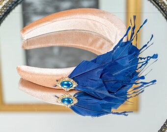 Set pendientes y pulsera de sombrero de plumas azul rosa Fascinación de boda Blush halo fascinador rosa Mini sombreros para invitados a la boda Joyería rosa pálido