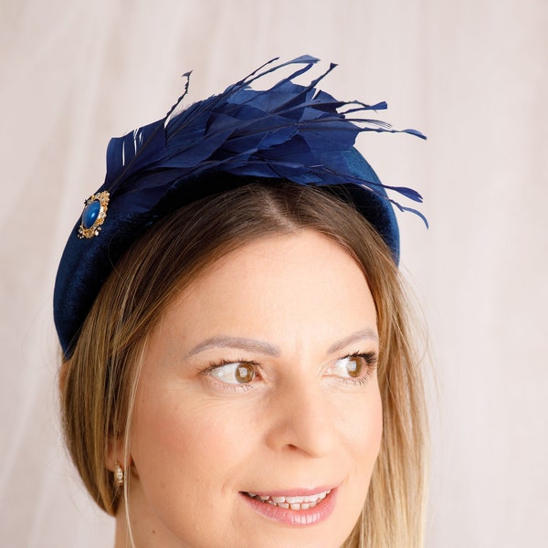 Bibi bleu marine sur le serre-tête Bandeau bleu marine pour mariage Bibi plumes bleu marine Derby du Kentucky, chapeaux bleu marine pour invités de mariage Large forme de halo de velours