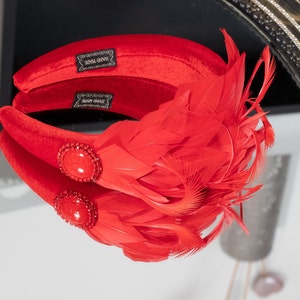 Chapeau fascinateur rouge pour femme Mini chapeaux fascinateurs bibi chapeau Derby du Kentucky moderne bibi plume plume bandeau invité mariage image 4