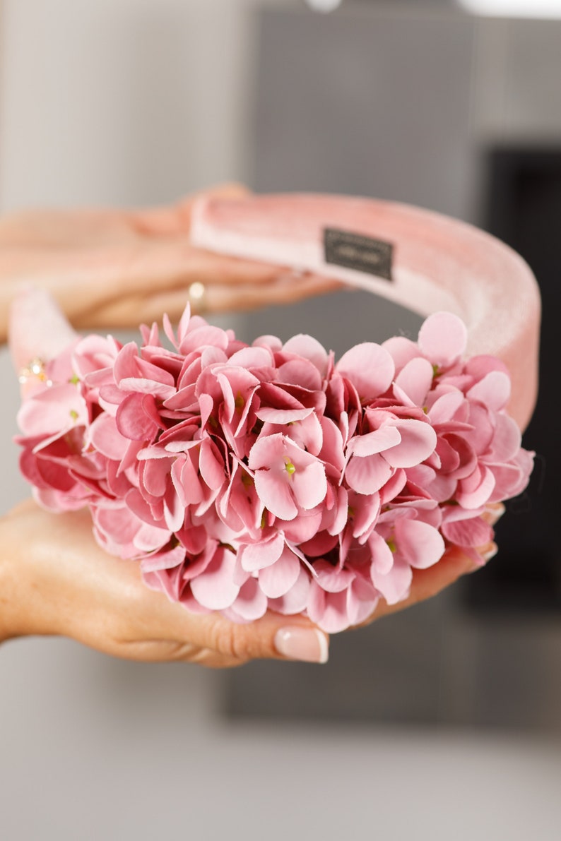 Blush Pink Fascinator Samt gepolstertes Stirnband Blumen Halo blass erröten Damen Hüte für die Hochzeit Fascinator Hüte für Frauen rosa Hortensie Hüte Bild 3