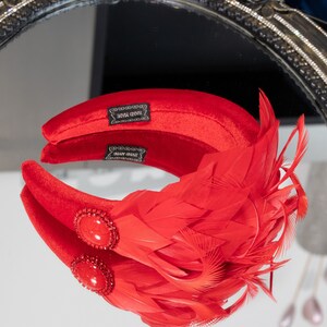 Chapeau fascinateur rouge pour femme Mini chapeaux fascinateurs bibi chapeau Derby du Kentucky moderne bibi plume plume bandeau invité mariage image 5