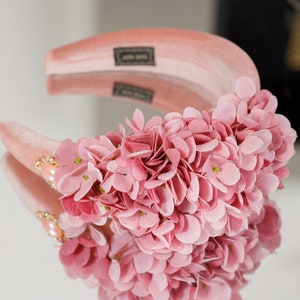 Blush Pink Fascinator Samt gepolstertes Stirnband Blumen Halo blass erröten Damen Hüte für die Hochzeit Fascinator Hüte für Frauen rosa Hortensie Hüte Bild 7