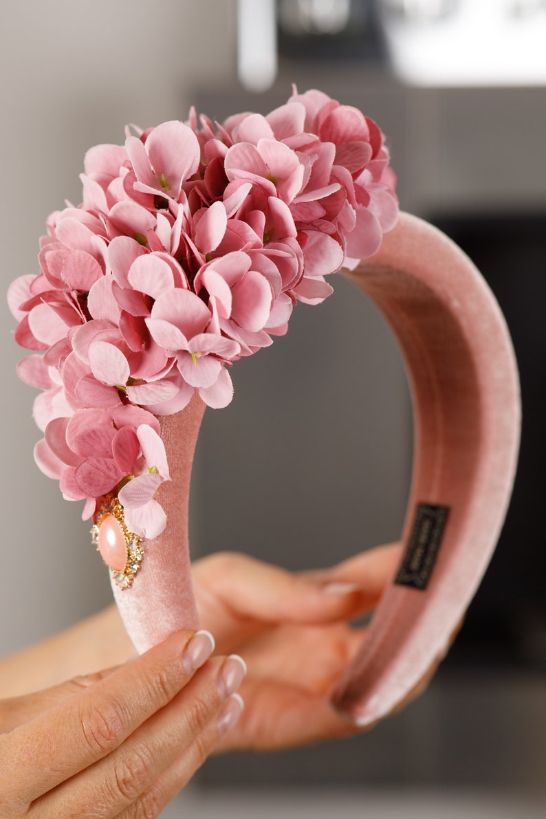 Blush Pink Fascinator Samt gepolstertes Stirnband Blumen Halo blass erröten Damen Hüte für die Hochzeit Fascinator Hüte für Frauen rosa Hortensie Hüte Bild 2
