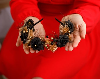 Black flower crown Gothic wedding headpiece Bridal flower crown Black wedding Hair jewelry Halloween crown Tiara OlhaHeadband Customizable