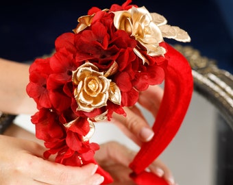 Set mini hoed oorbellen en armband met rood kristal Bruiloft gast sieraden Hortensia fascineren Rood gouden hoofdband Party halo Dames fascinator