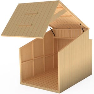 Puede incluir: Un cobertizo de almacenamiento de madera de color claro con un techo abatible abierto. El cobertizo tiene un techo inclinado y revestimiento de madera vertical. El techo está soportado por puntales de gas. El interior es visible, mostrando un suelo y paredes de madera.