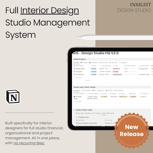 Könnte beinhalten: Ein Screenshot eines Computerbildschirms, der ein Softwareprogramm namens "MDS - Design Studio HQ V2.0" zeigt. Die Software wurde entwickelt, um Innenarchitekten bei der Verwaltung ihres Studios, ihrer Projekte und ihrer Kunden zu unterstützen. Der Bildschirm zeigt eine Liste von Studioprojekten, einen Kunden-Tracker und ein Projekt-Taskboard. Die Software wird als "Speziell für Innenarchitekten entwickelt, um die gesamte Studiofinanzierung, Organisation und Projektverwaltung zu ermöglichen. Alles an einem Ort, ohne wiederkehrende Gebühren." beworben.