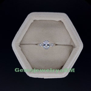 2CT Oval Cut Moissanite Engagement Ring, Three Stone Vintage Ring, 14k Solid Gold Wedding Ring, Anniversary Gifts, Oval Cut Promise Ring