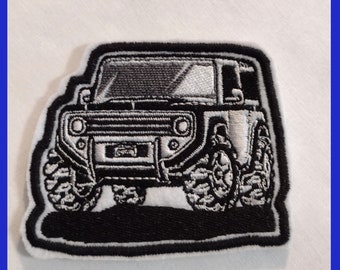Naszywka do prasowania z motywem samochodu terenowego 4x4, odznaka, haft DIY, aplikacja haftowana – Nalla Designs