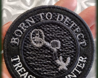 Toppa ricamata "Born to Detector's Treasure Hunter Metal Detector"