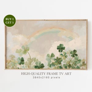 Puede incluir: Una obra de arte enmarcada que representa un arcoíris sobre un campo de tréboles verdes. La pintura tiene una calidad suave y soñadora con un fondo beige claro. El texto "HIGH-QUALITY FRAME TV ART" y las dimensiones en píxeles están en la parte inferior.