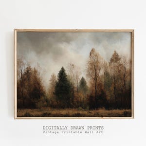 Peut inclure: Une impression vintage encadrée d'une scène de forêt. L'œuvre présente une palette de couleurs sourdes de bruns, de verts et de gris, représentant des arbres sous un ciel nuageux. Le texte en bas indique "DIGITALLY DRAWN PRINTS Vintage Printable Wall Art."