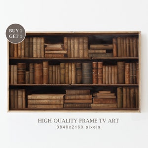 以下が含まれることがあります： アンティークの本でいっぱいの本棚を描いた額装された絵画。本棚は2段で、濃い色の木で作られています。本はすべてサイズと色が異なり、中には革の装丁のものもあります。絵画は素朴なスタイルで、暖かく居心地の良い雰囲気を醸し出しています。