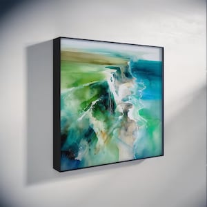 Puede incluir: Pintura abstracta de acuarela de un acantilado con tonos verdes y azules. La pintura está enmarcada en un marco negro.