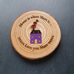 Abrazo de bolsillo de madera grabado: un recuerdo para mamá