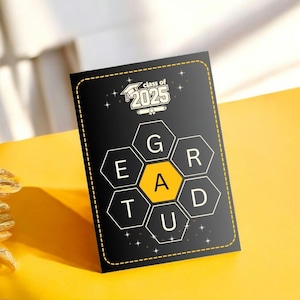 2025 Abschlusskarte Spelling Bee Grußkarte Druckbare Abschlusskarte Spaß Abenteuer Karte Gefaltete Interaktive Abschlusskarte Klasse von 2025