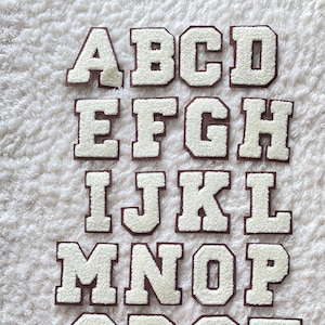 Parches para ropa de 7 cm con letras del alfabeto A a la Z, color marrón crema, para bordar con plancha, accesorios para ropa de hombre y mujer, material de costura, material de manualidades, proyectos de bricolaje