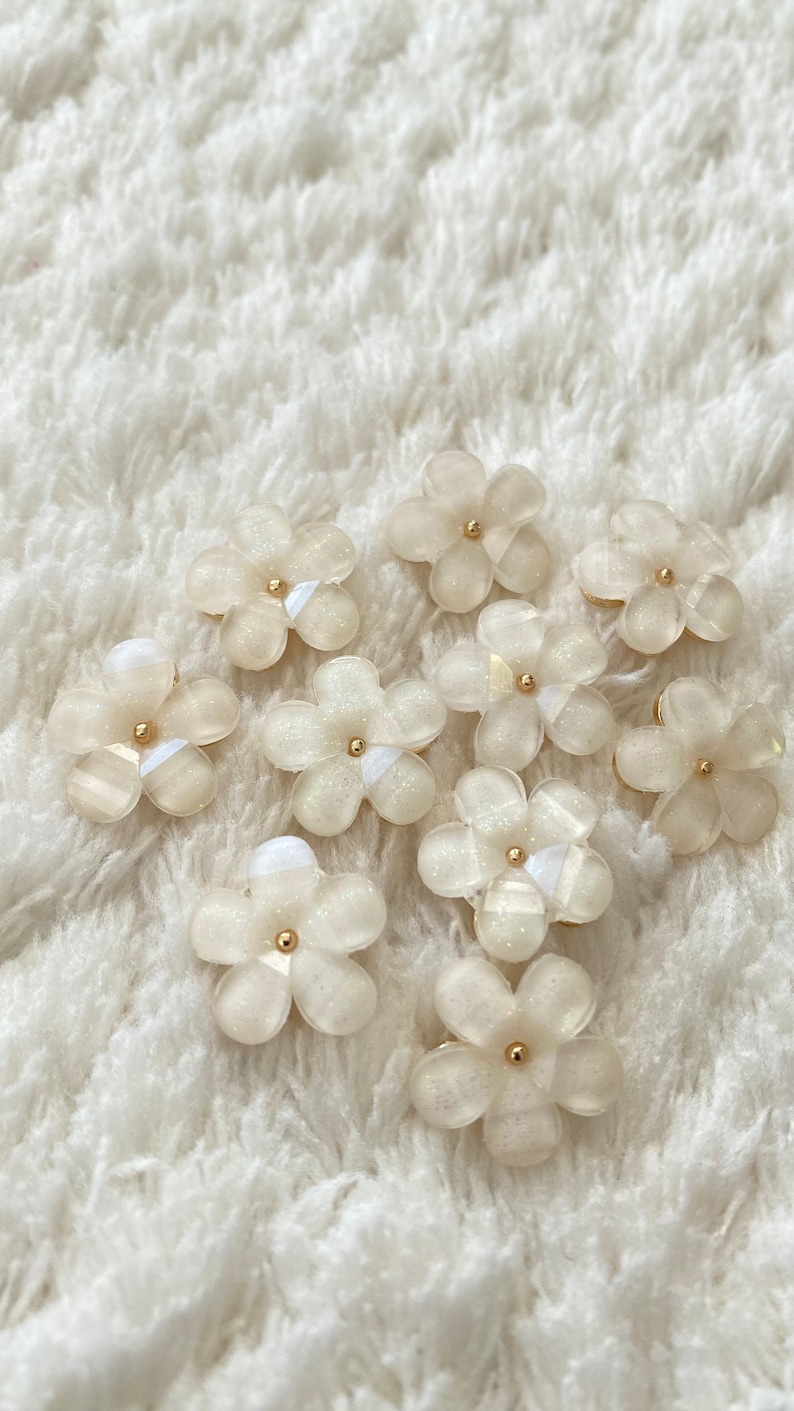 15 mm en résine pour femmes, élégant blanc brillant avec boutons de couture à tige florale en or, joli chemisier classique, cardigan, accessoires du vêtement, fournitures de couture image 2