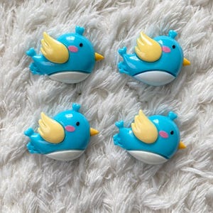 Botones de costura con forma de pájaro azul y amarillo de 31 mm para niños, ideales para proyectos de bricolaje, ropa, chaquetas, accesorios y manualidades para niños.