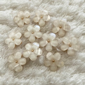 15 mm en résine pour femmes, élégant blanc brillant avec boutons de couture à tige florale en or, joli chemisier classique, cardigan, accessoires du vêtement, fournitures de couture image 4