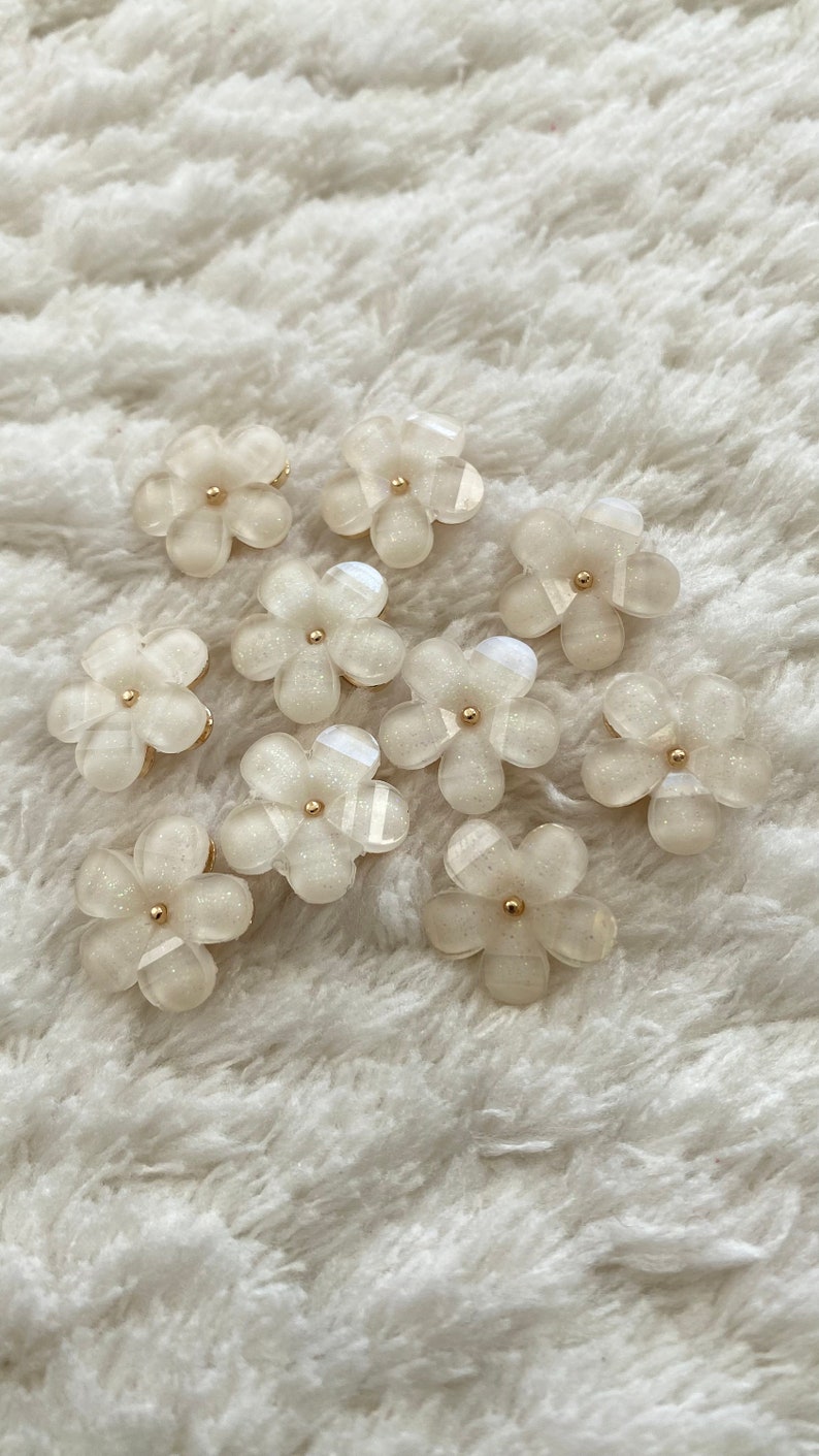 15 mm en résine pour femmes, élégant blanc brillant avec boutons de couture à tige florale en or, joli chemisier classique, cardigan, accessoires du vêtement, fournitures de couture image 4