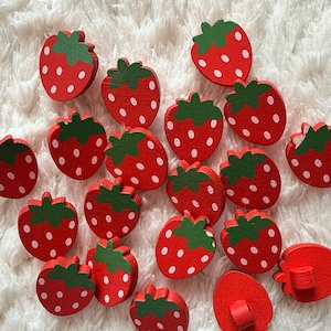 21mm 子供用 かわいい 手作り 木製 赤 ストロベリーシャンク 裁縫ボタン DIY 服 ブラウス かぎ針編み プロジェクト アクセサリー 裁縫 キッズ クラフト用品