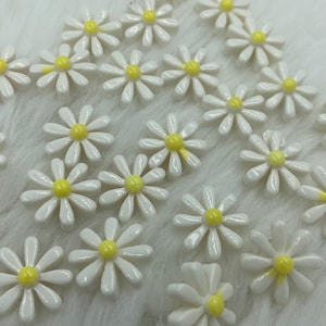 16mm 20mm Women Kids Cute White Daisy Flower Sewing Shank Jacket Blouse Crochet Buttons DIY Clothing Project Sewing and Craft Supply