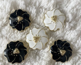 18 mm eleganckie guziki do szycia z czarno-biało-złotym stopem cynku i aluminium, guziki do szycia bluzek i kurtek, dodatki odzieżowe w kształcie serca