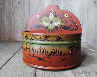 Wall mounted Rosemålad pot from Hallingdal,Norway.