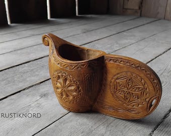 Small vintage chip carved wooden shepherd's / bridal cup