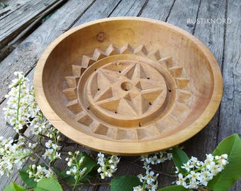 Vintage traditional wooden carved äggost form from Sweden