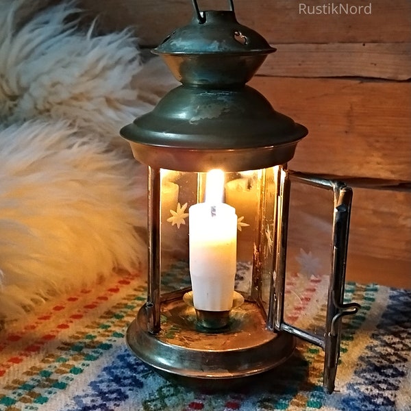 Kleine Vintage Kerzenlaterne aus Metall. Entdeckt in Schweden