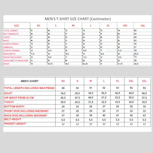 Puede incluir: Una tabla de tallas para camisetas y pantalones cortos para hombres. La tabla muestra las medidas en cent&iacute;metros para diferentes tallas, desde XS hasta 3XL. Las medidas incluyen la longitud total, el ancho de la parte inferior, el pecho, la cintura, la longitud de la manga, la sisa, la abertura de la manga, el ancho del cuello, la ca&iacute;da del cuello delantero, el hombro a hombro, el b&iacute;ceps, la longitud total incluida la cintura, la cintura, la cintura de cadera desde 20 cm, el muslo, el ancho de la parte inferior, la altura delantera incluida la cintura, la altura trasera incluida la cintura, la altura del cintur&oacute;n y la longitud del bolsillo.