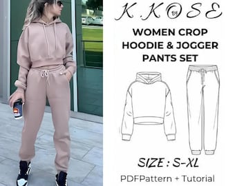 Pode incluir: Uma ilustração digital de um conjunto de moletom cropped e calças de moletom para mulher. O conjunto é mostrado em uma cor marrom claro. O texto "K.KOSE" e "WOMEN CROP HOODIE & JOGGER PANTS SET" é mostrado acima da ilustração. O texto "SIZE: S-XL" e "PDFPattern + Tutorial" é mostrado abaixo da ilustração.