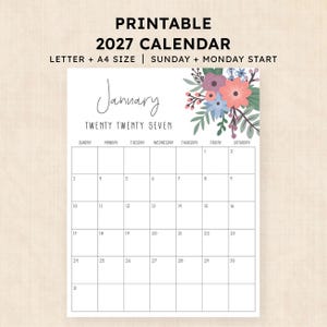Puede incluir: Una página de calendario imprimible para enero de 2027 con el texto "PRINTABLE 2027 CALENDAR", "LETTER + A4 SIZE | SUNDAY + MONDAY START", "January" y "TWENTY TWENTY SEVEN". El diseño incluye una ilustración floral con flores rosas, moradas y azules.