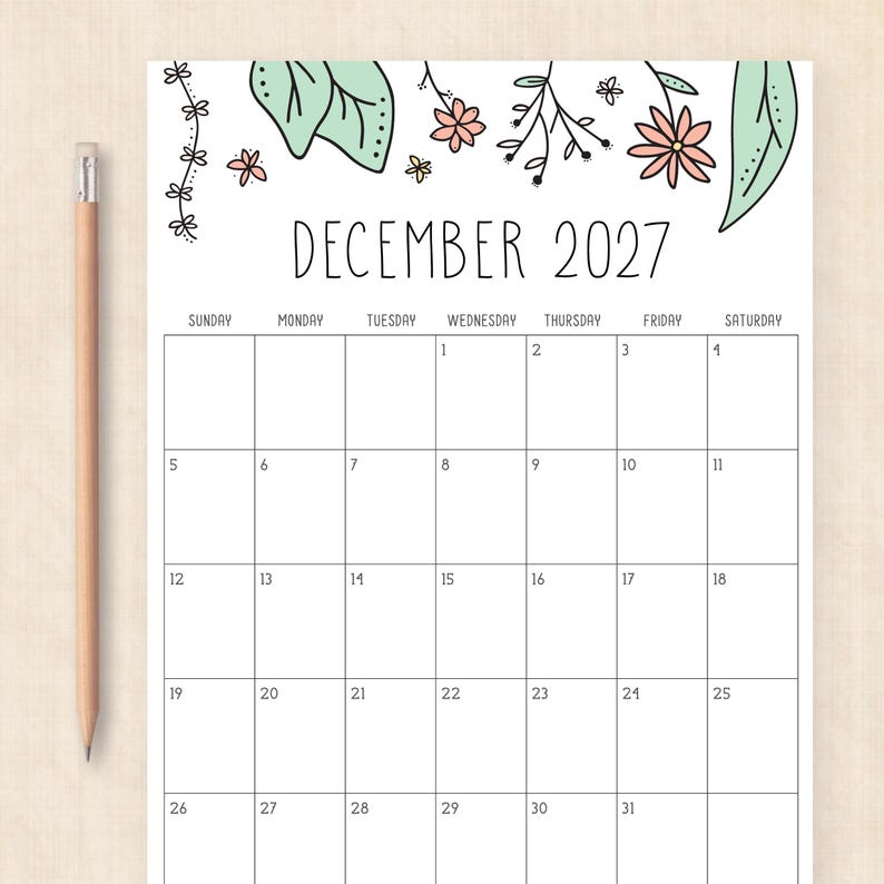 Puede incluir: Una p&aacute;gina de calendario mensual para diciembre de 2027 con una cuadr&iacute;cula y una ilustraci&oacute;n floral en la parte superior con flores rosas y hojas verdes. El calendario incluye el texto DECEMBER 2027 y los d&iacute;as. Un l&aacute;piz de madera est&aacute; colocado verticalmente.