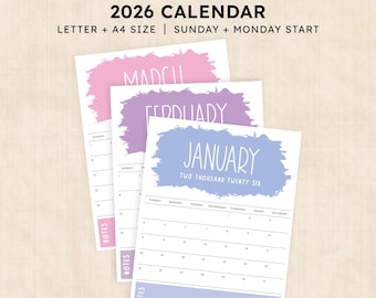 Könnte beinhalten: Ein druckbarer Kalender für 2026 in Letter- und A4-Größe mit Optionen für einen Wochenstart am Sonntag oder Montag. Die Seiten zeigen Monate mit farbigen Pinselstrich-Überschriften, übersichtlichen Kalendergittern und einem Notizbereich.