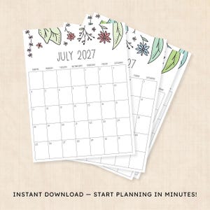 Puede incluir: Una p&aacute;gina de calendario imprimible para julio de 2027 con un dise&ntilde;o de cuadr&iacute;cula y los d&iacute;as de la semana etiquetados de domingo a s&aacute;bado. El borde superior est&aacute; decorado con ilustraciones de flores rosas, hojas verdes y finas enredaderas negras.